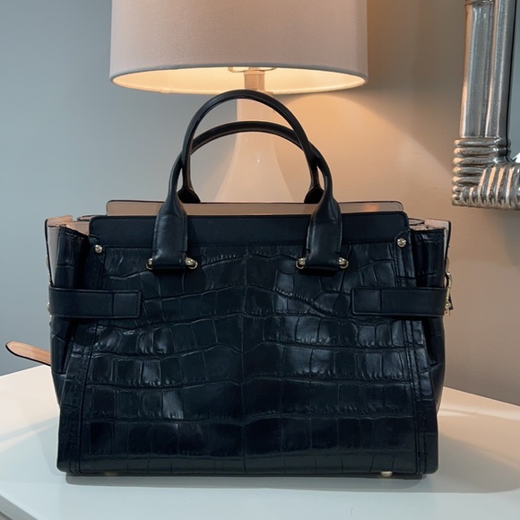 Beautiful Coach Black Croc Embossed Swagger Bag - Picture 2 of 6